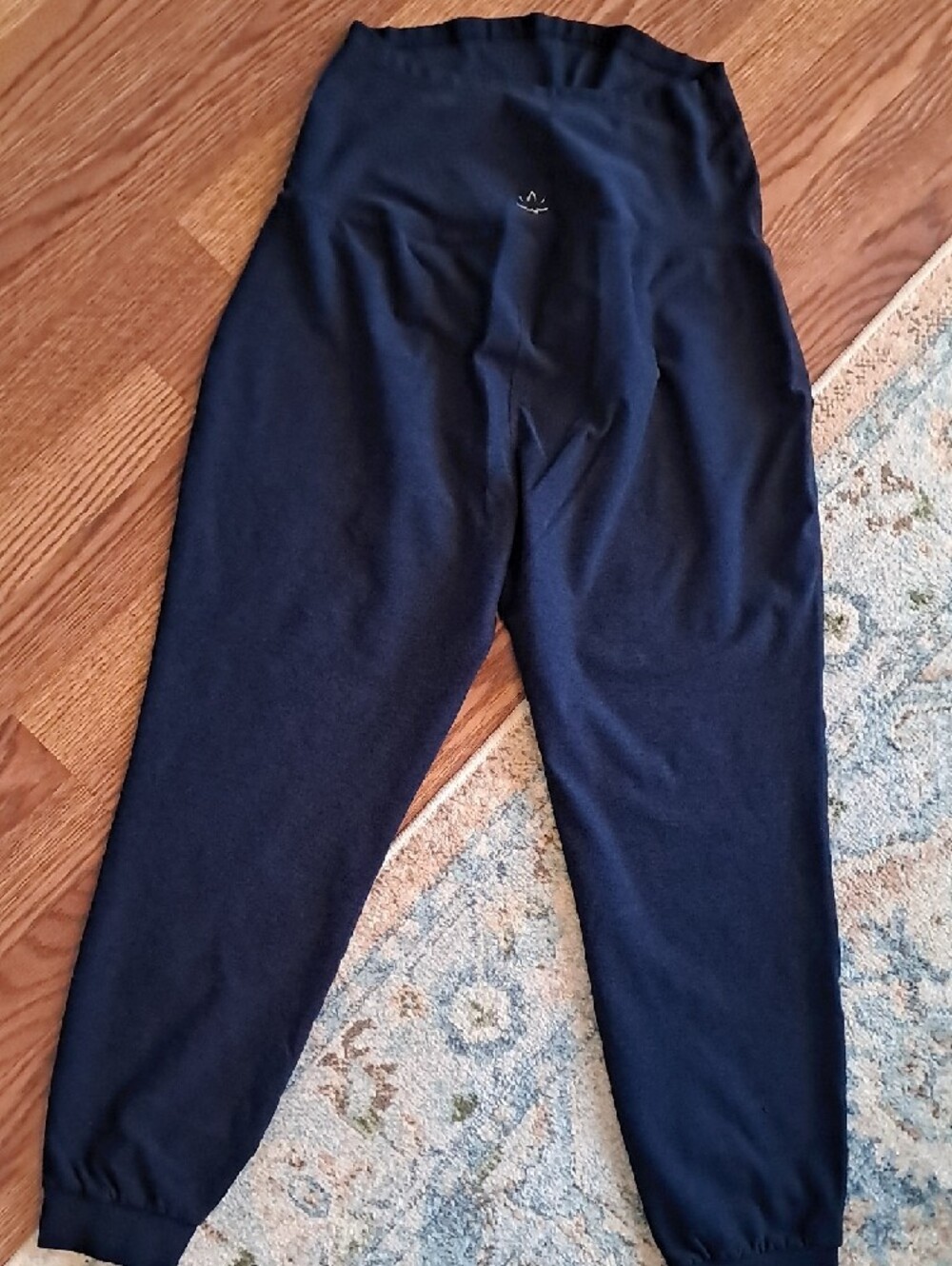 Beyond the Bump Navy Maternity Leggings - Picture 4 of 4